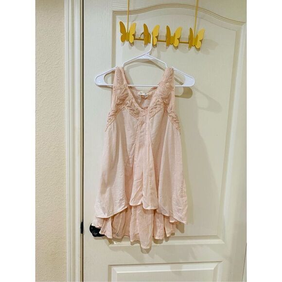 Anthropologie Tops - Anthropologie sleeveless Swing woman’s Blouse size medium